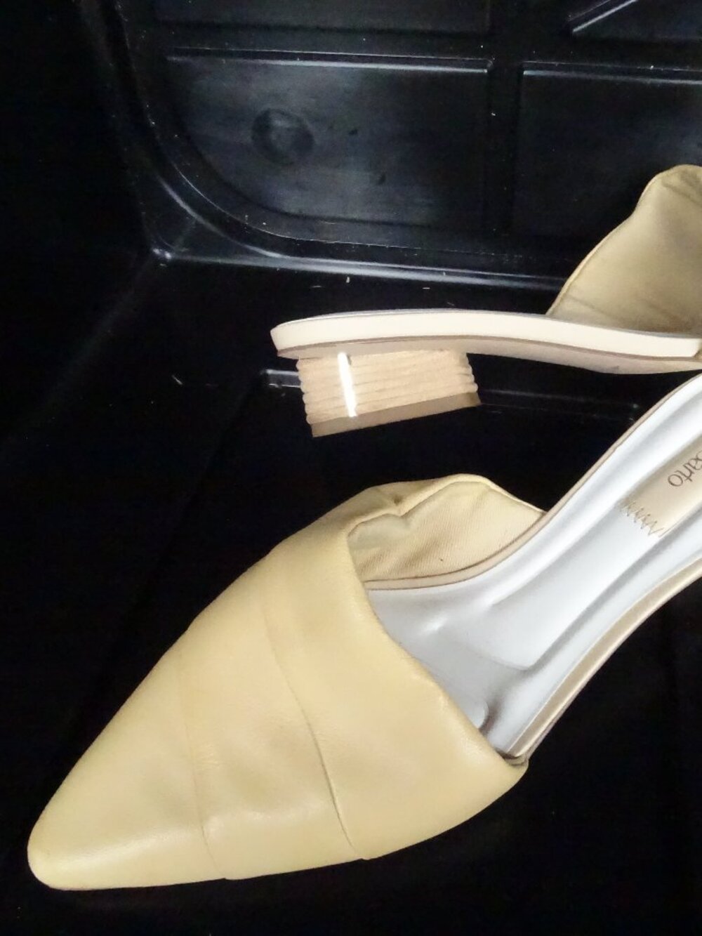 Franco Sarto Pointed Toe Kitten Heel Mules Size 8M Leather Gold Accent Slides